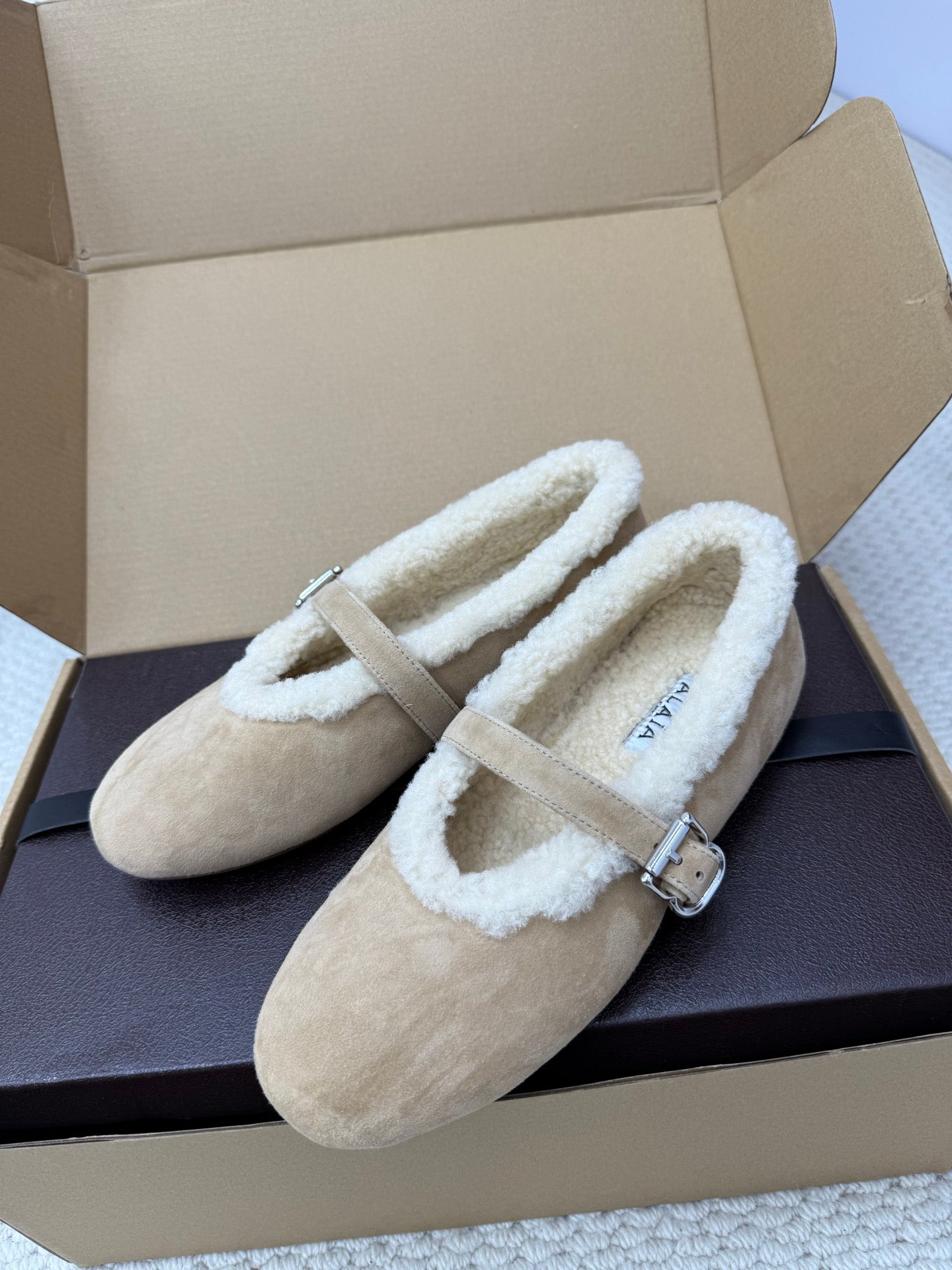 ALAIA 25S SHEARLING BALLET FLATS IN DARK BEIGE SUEDE - 35