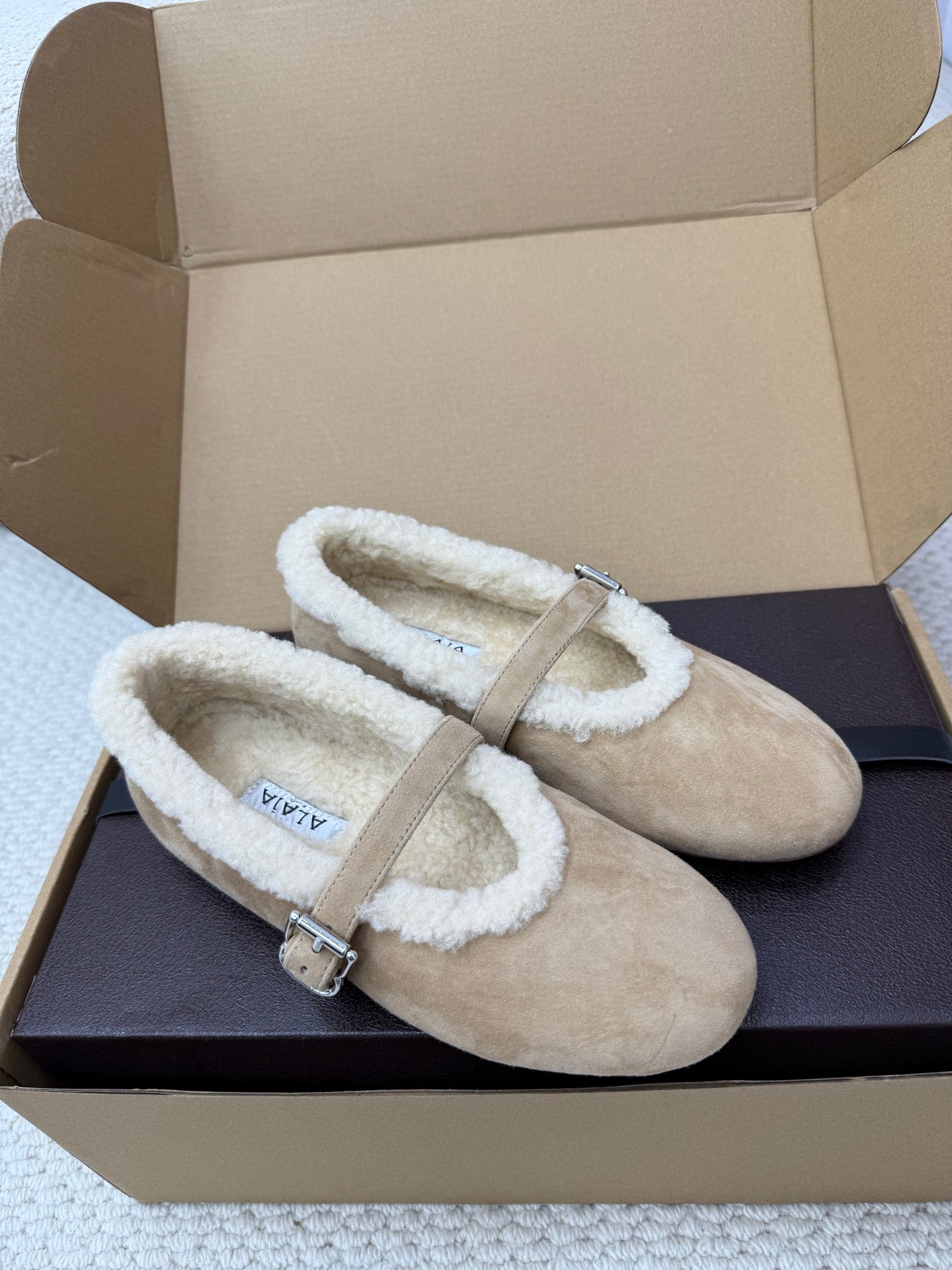 ALAIA 25S SHEARLING BALLET FLATS IN DARK BEIGE SUEDE - 35