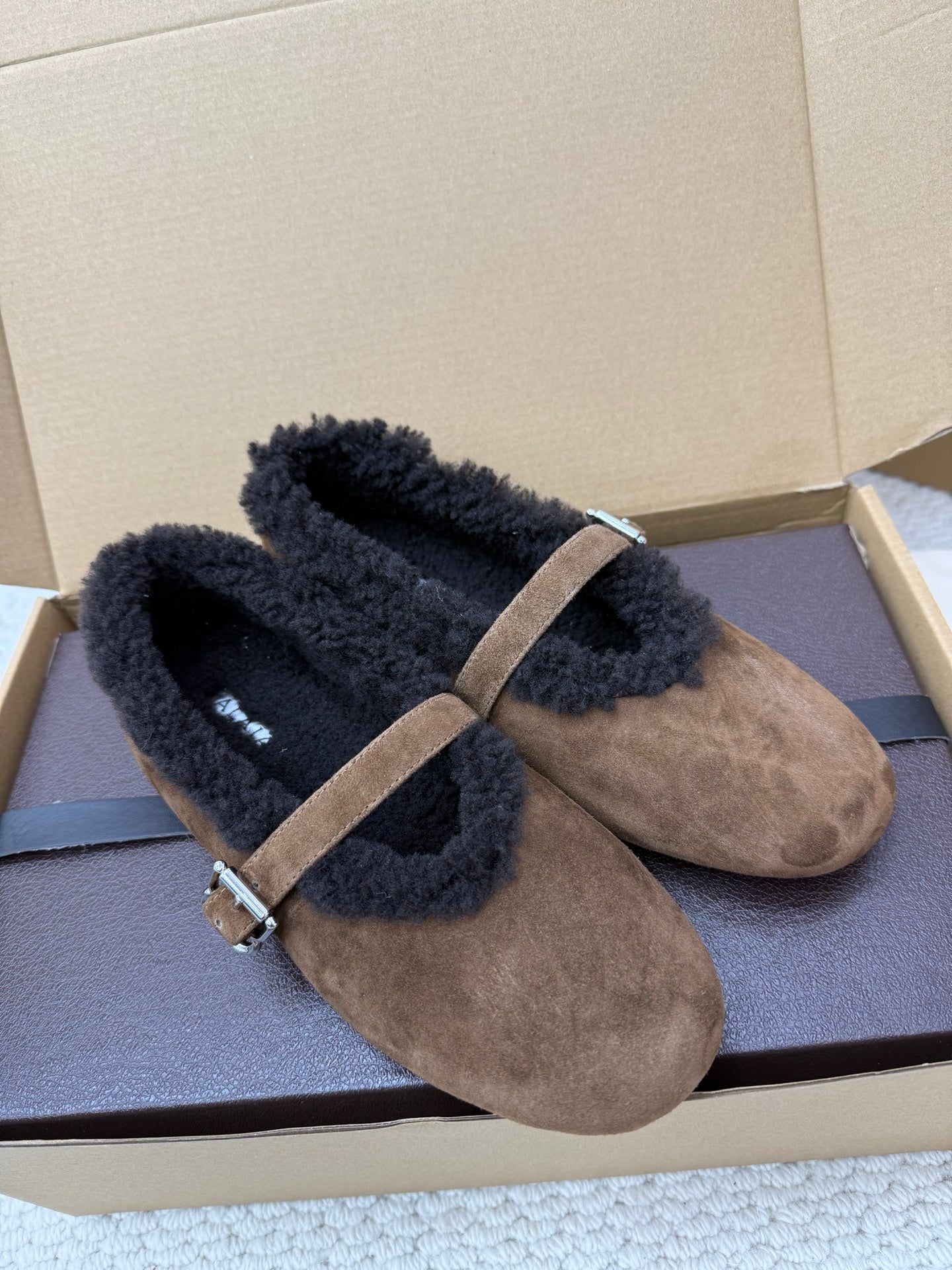 ALAIA 25S SHEARLING BALLET FLATS IN DARK BROWN SUEDE - 35