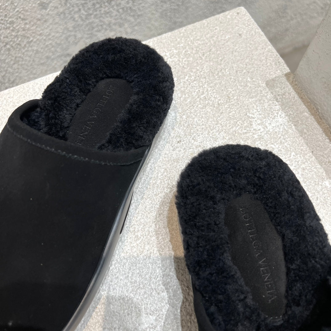 SNAP SLIPPER IN BLACK SUEDE AND SHEARLING LINING - 35