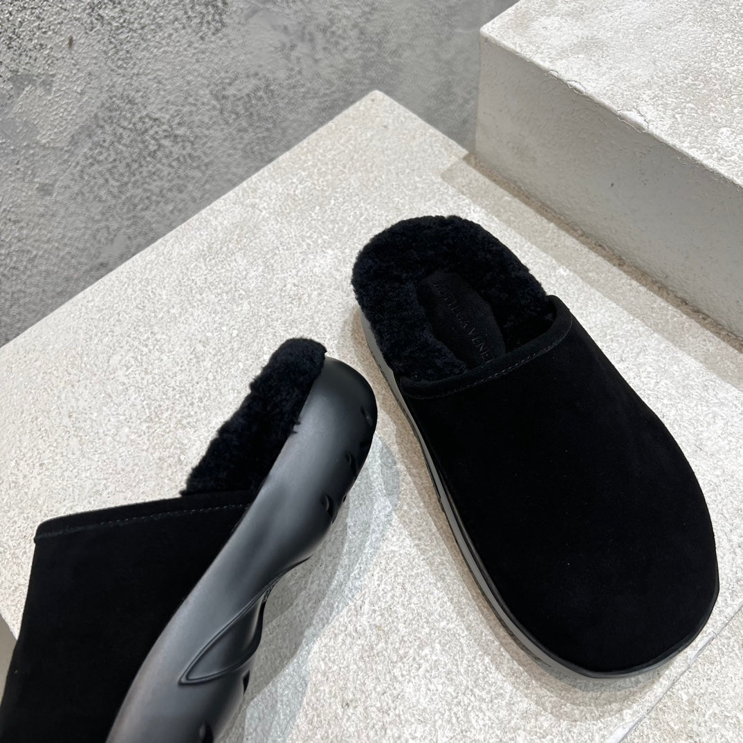 SNAP SLIPPER IN BLACK SUEDE AND SHEARLING LINING - 35