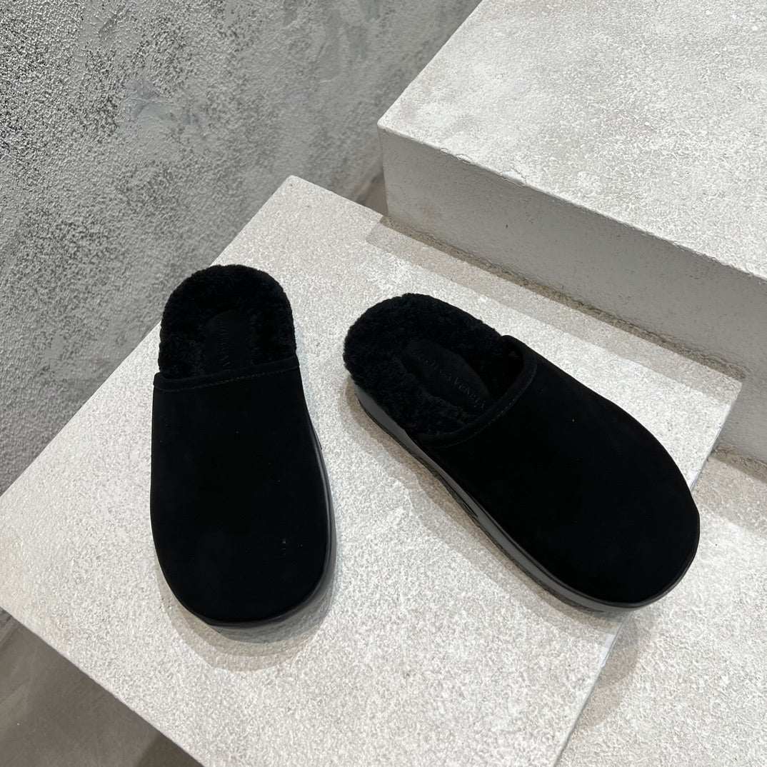 SNAP SLIPPER IN BLACK SUEDE AND SHEARLING LINING - 35