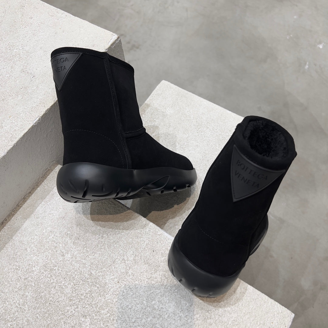 SNAP ANKLE BOOT IN BLACK SUEDE AND SHEARLING LINING - 35