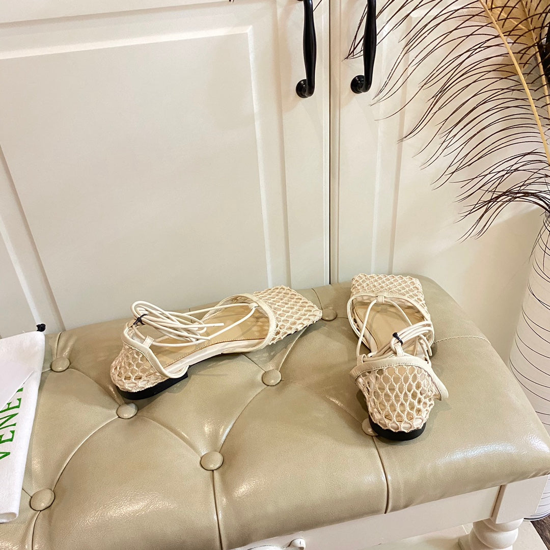STRETCH LACE-UP FLAT SANDAL IN WHITE CREAM METALLIZED MESH AND LEATHER - 35
