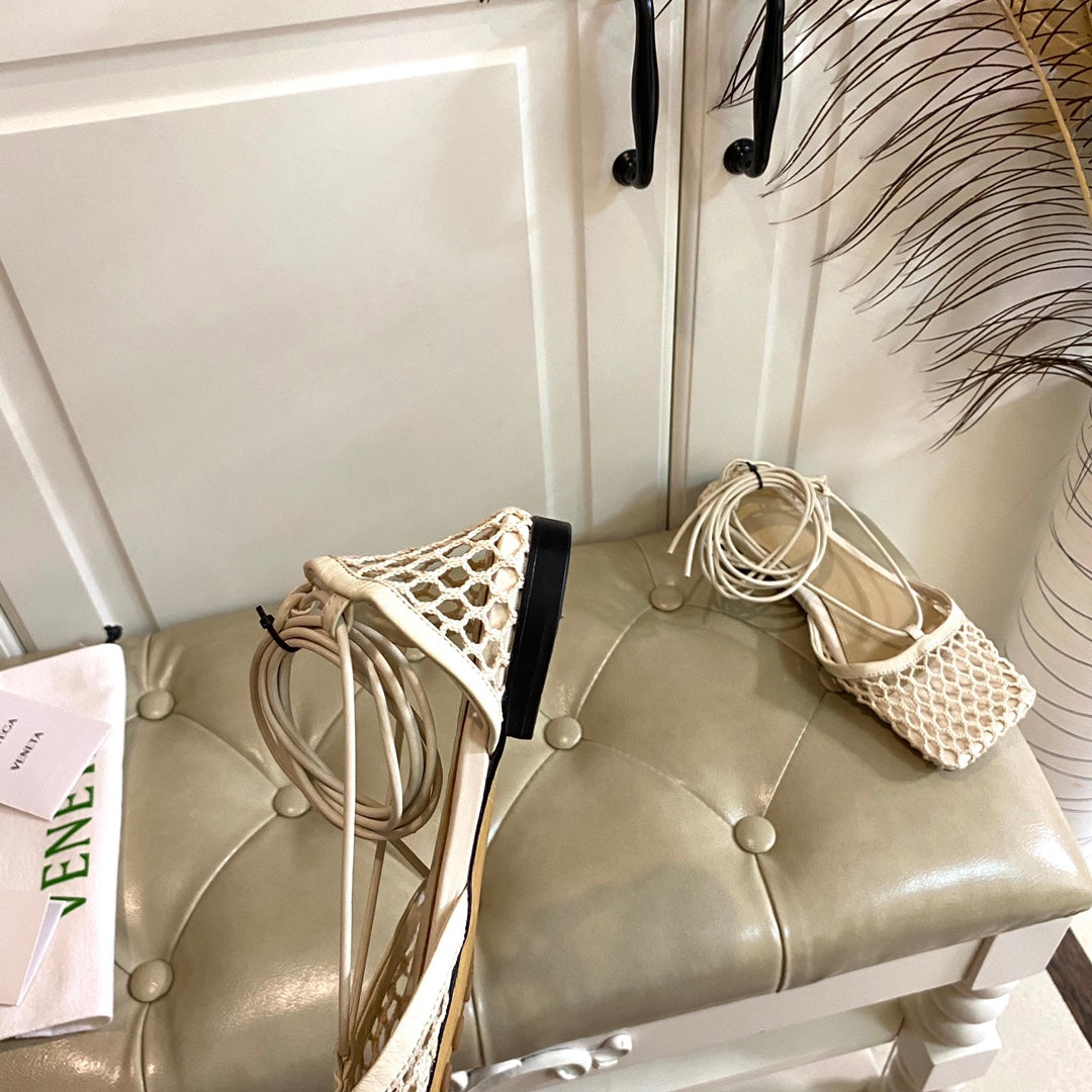 STRETCH LACE-UP FLAT SANDAL IN WHITE CREAM METALLIZED MESH AND LEATHER - 35