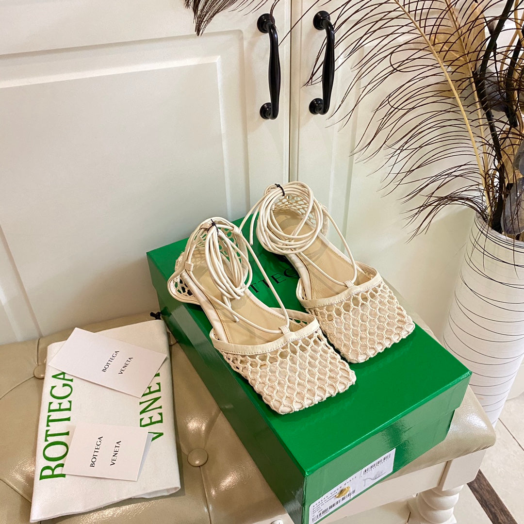 STRETCH LACE-UP FLAT SANDAL IN WHITE CREAM METALLIZED MESH AND LEATHER - 35