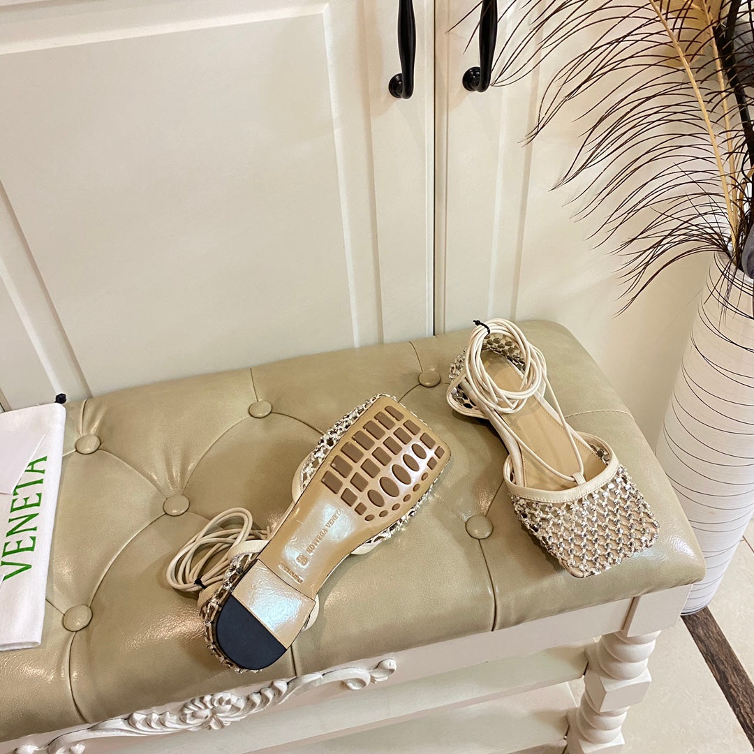 LACE-UP FLAT SANDAL IN WHITE CREAM METALLIZED MESH AND LEATHER WITH RHINSTONES - 35