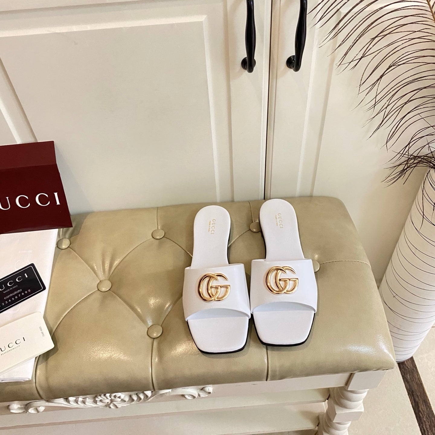 GUCCI 26S SLIDES IN WHITE CALFSKIN