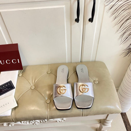 ШЛЬОПАНЦІ GUCCI 26S ЗІ СРІБНОЇ ТЕЛЯЧОЇ ШКІРИ