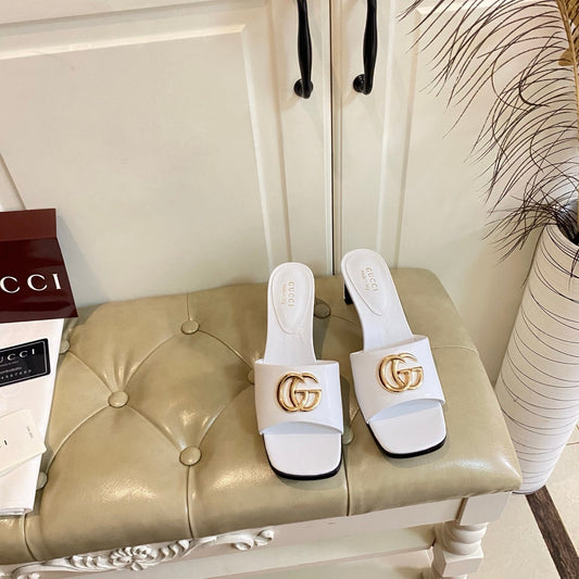 БОСОНІЖКИ НА ВИСОКИХ ПІДБОРАХ GUCCI 26S З БІЛОЇ ТЕЛЯЧОЇ ШКІРИ ІЗ ЗОЛОТОЮ ФУРНІТУРОЮ