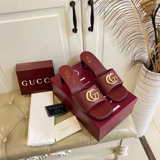 БОСОНІЖКИ GUCCI 26S НА ВИСОКИХ ПІДБОРАХ З ТЕМНО-ЧЕРВОНОЇ ТЕЛЯЧОЇ ШКІРИ ІЗ ЗОЛОТИСТОЮ ФУРНІТУРОЮ