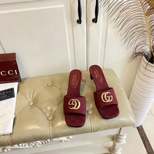 БОСОНІЖКИ GUCCI 26S НА ВИСОКИХ ПІДБОРАХ З ТЕМНО-ЧЕРВОНОГО ПОЛОТНА ІЗ ЗОЛОТОЮ ФУРНІТУРОЮ