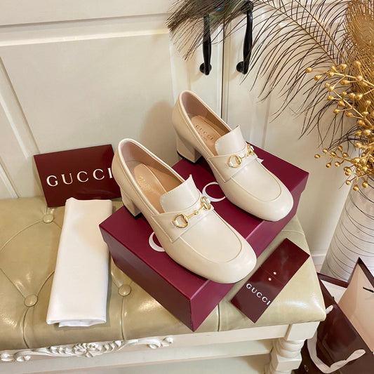ЛОФЕРИ GUCCI 26S HORSEBIT 55 ММ З ГЛАДКОЇ ТЕЛЯЧОЇ ШКІРИ КОЛЬОРУ СЛОНОВОЇ КІСТКИ