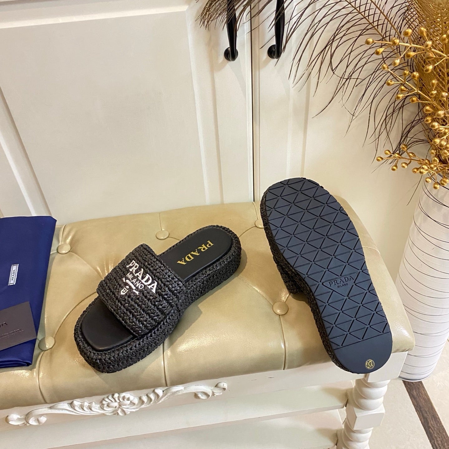 БОСОНІЖКИ PRADA 26S SLIDE З ЧОРНОЇ РАФІЇ З ЛОГОТИПОМ
