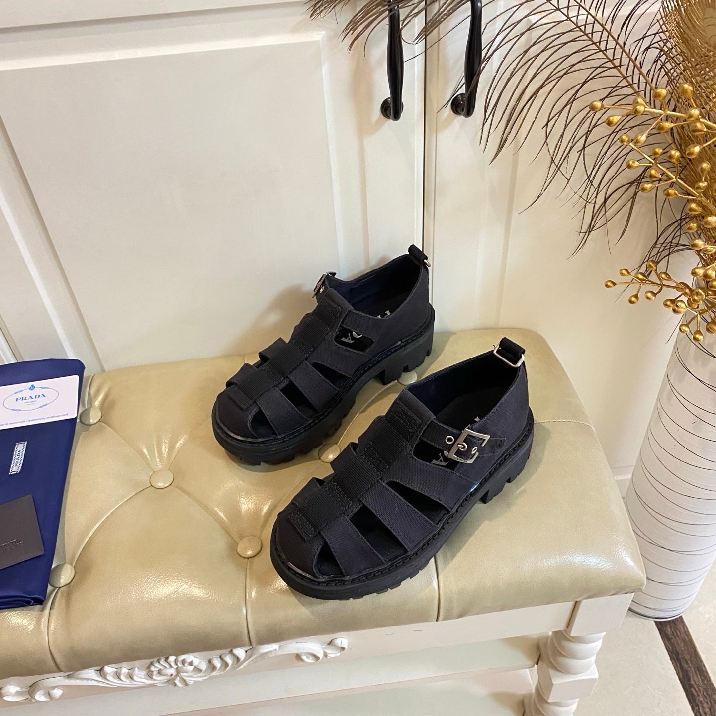 ЖІНОЧІ САНДАЛІ PRADA 26S BUCKLE FISHERMAN НА ГРУБІЙ ПІДОШВІ З ЧОРНОГО ПОЛОТНА