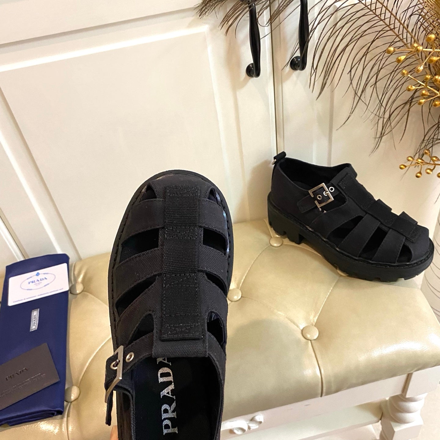 ЖІНОЧІ САНДАЛІ PRADA 26S BUCKLE FISHERMAN НА ГРУБІЙ ПІДОШВІ З ЧОРНОГО ПОЛОТНА