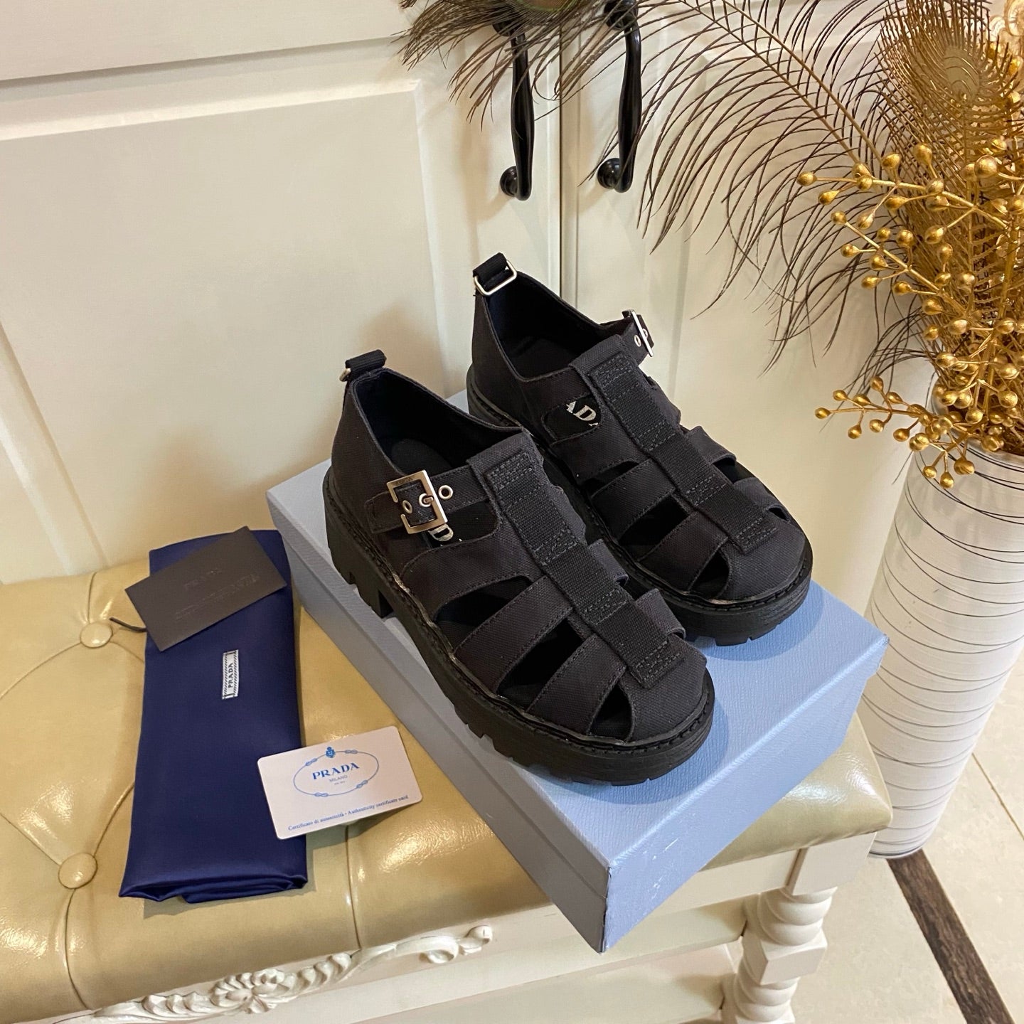 ЖІНОЧІ САНДАЛІ PRADA 26S BUCKLE FISHERMAN НА ГРУБІЙ ПІДОШВІ З ЧОРНОГО ПОЛОТНА