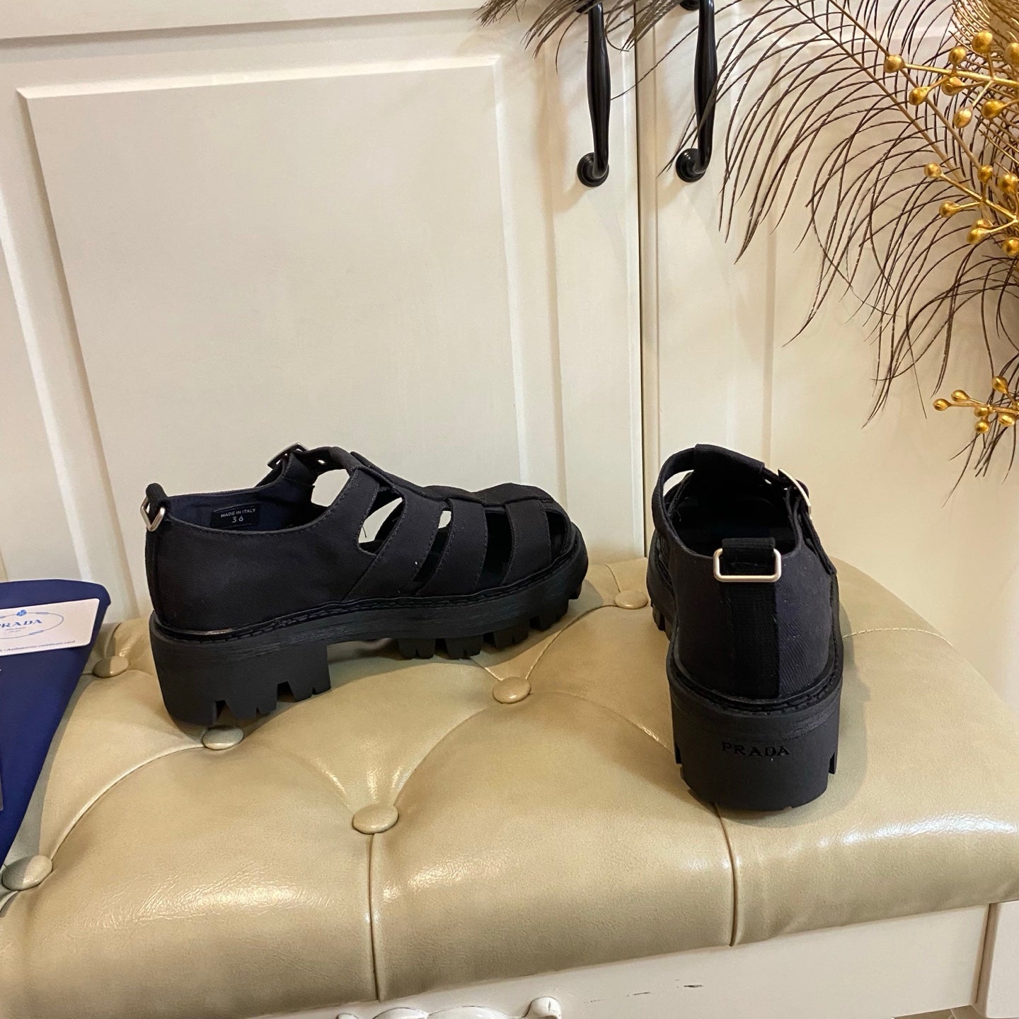 ЖІНОЧІ САНДАЛІ PRADA 26S BUCKLE FISHERMAN НА ГРУБІЙ ПІДОШВІ З ЧОРНОГО ПОЛОТНА