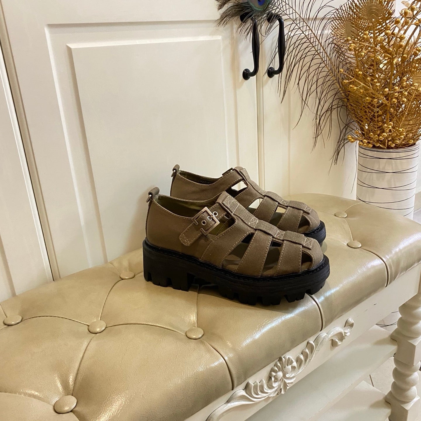 Сандалії-рибалки PRADA 26S BUCKLE на масивній підошві з коричневого полотна