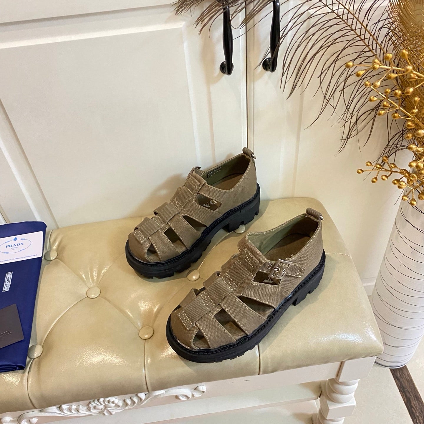 Сандалії-рибалки PRADA 26S BUCKLE на масивній підошві з коричневого полотна