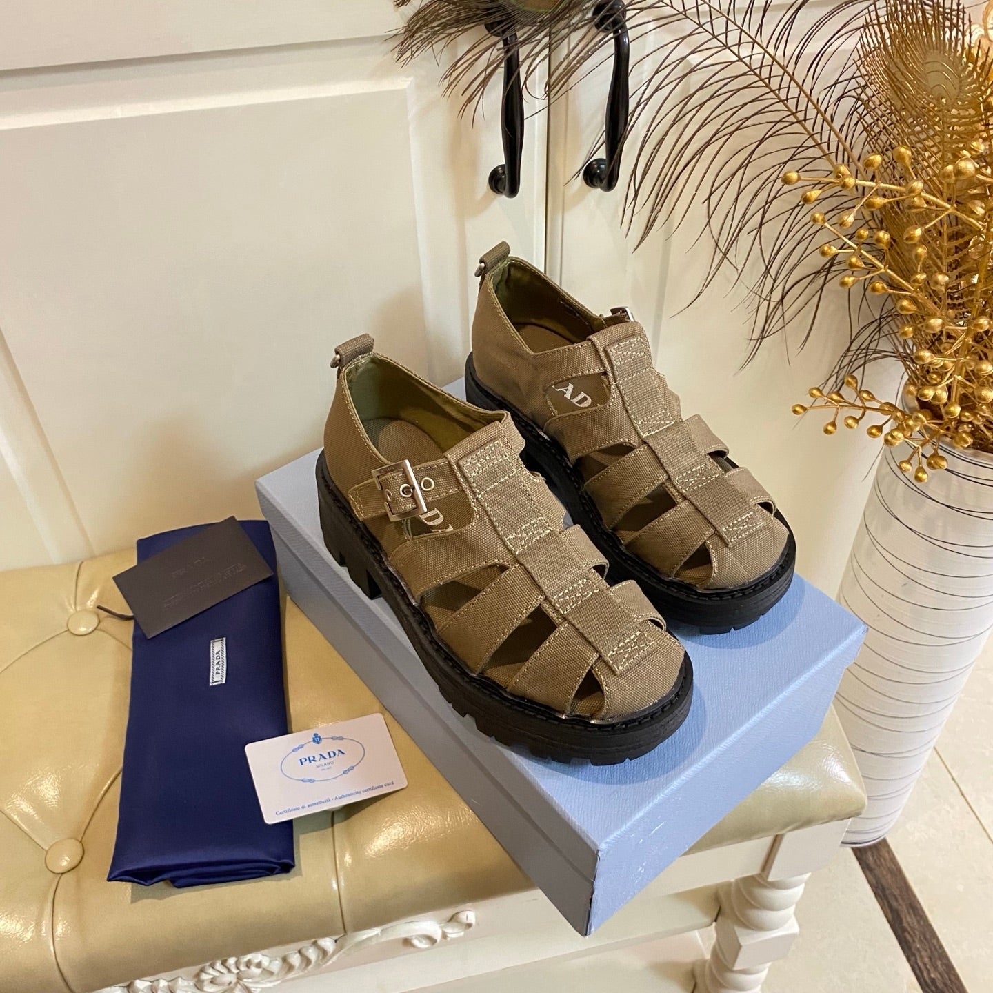 Сандалії-рибалки PRADA 26S BUCKLE на масивній підошві з коричневого полотна