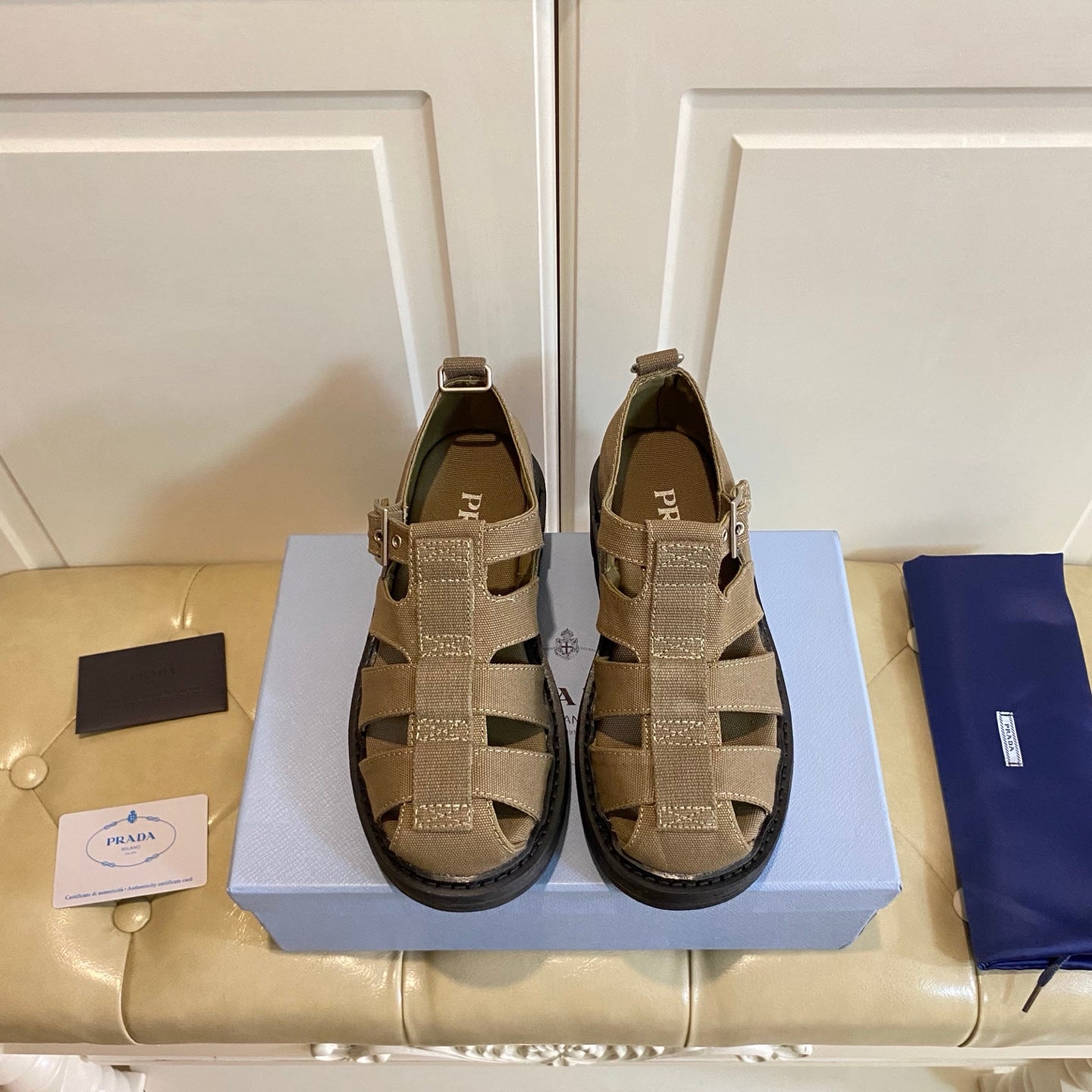 Сандалії-рибалки PRADA 26S BUCKLE на масивній підошві з коричневого полотна