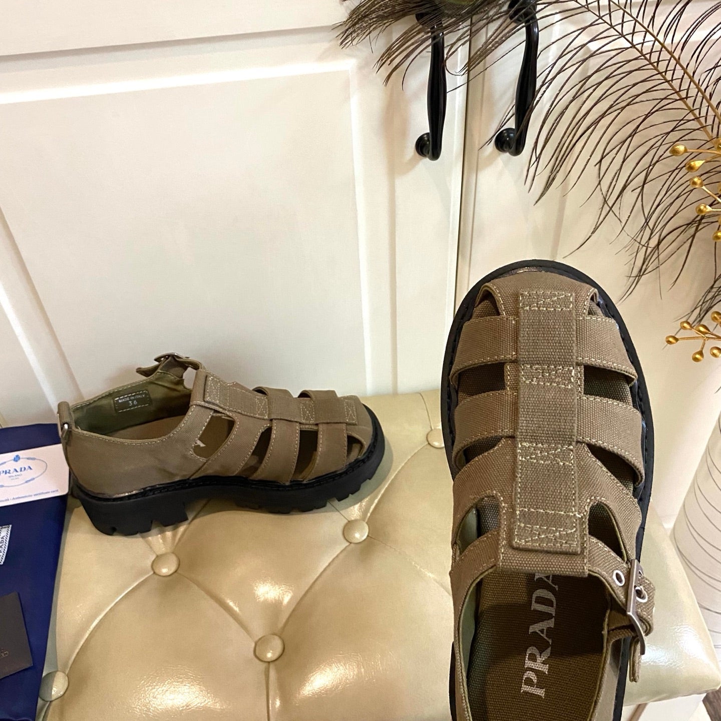 Сандалії-рибалки PRADA 26S BUCKLE на масивній підошві з коричневого полотна