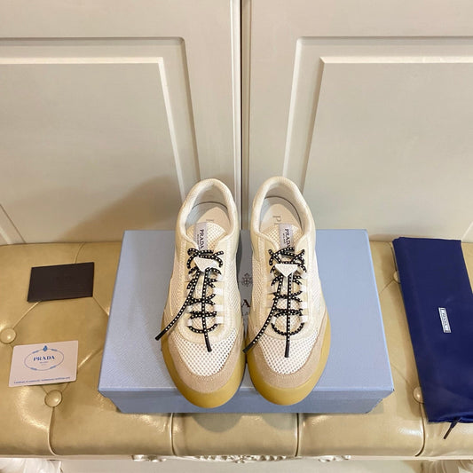 КРОСІВКИ PRADA 26S НА ШНУРІВЦІ НА МАСИВНІЙ ПІДОШВІ З БІЛОЇ ТЕХНІЧНОЇ ТКАНИНИ ТА СІТКИ