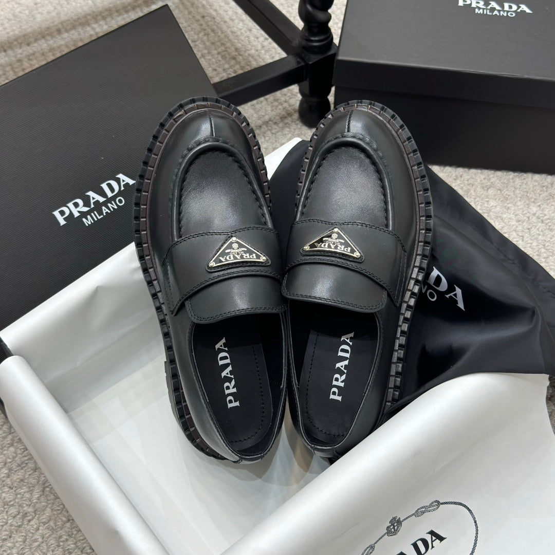 PRADA 25S LOAFER 50MM IN BLACK CALFSKIN LOGO - 34