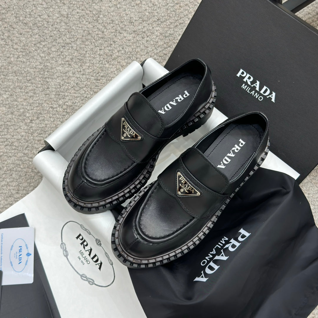 PRADA 25S LOAFER 50MM IN BLACK CALFSKIN LOGO - 34