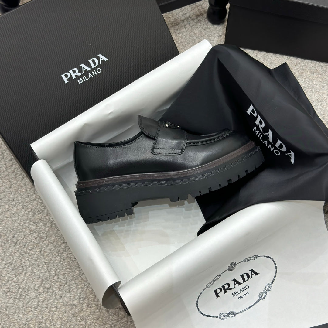 PRADA 25S LOAFER 50MM IN BLACK CALFSKIN LOGO - 34