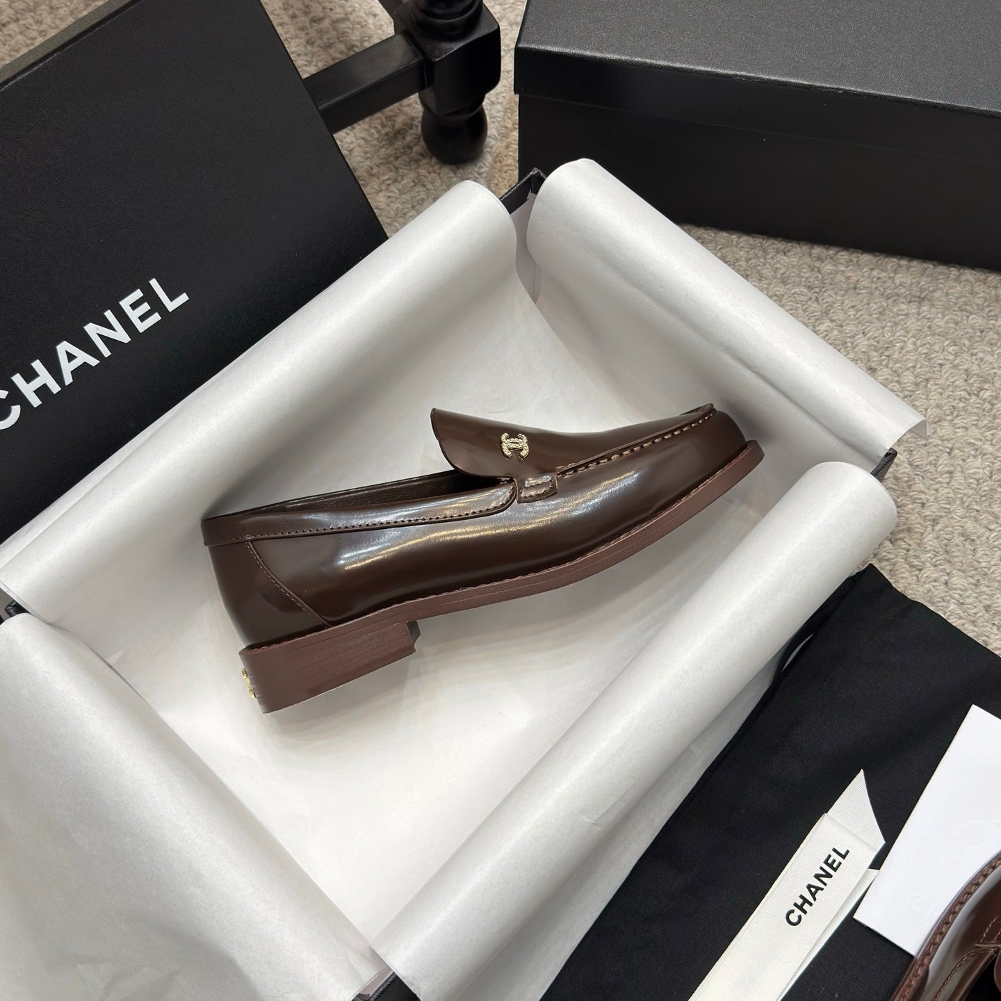 CC 25C Moccasins Chocolate Patent Leather - 35