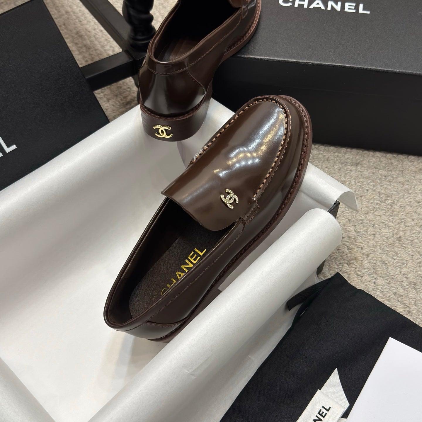 CC 25C Moccasins Chocolate Patent Leather - 35