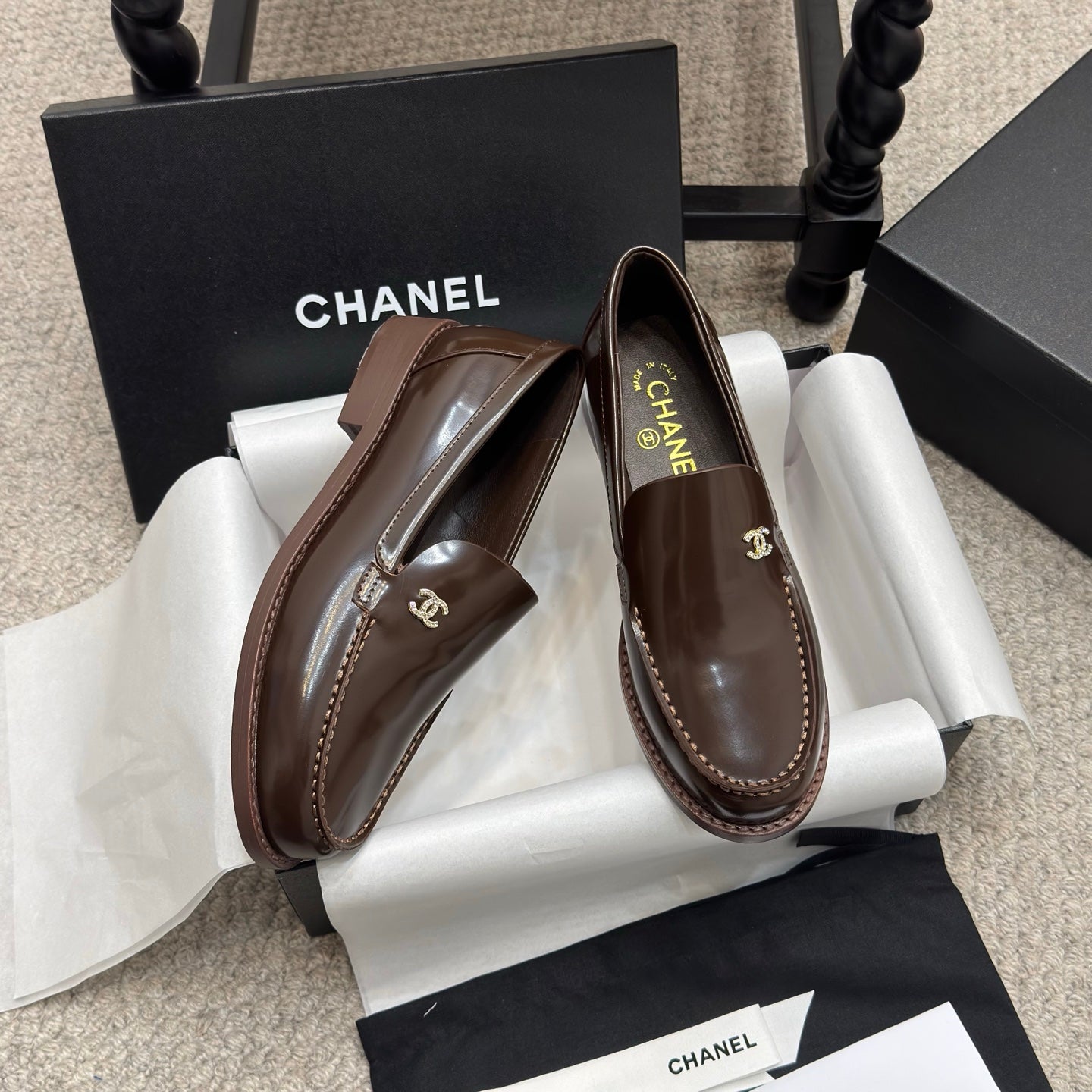 CC 25C Moccasins Chocolate Patent Leather - 35