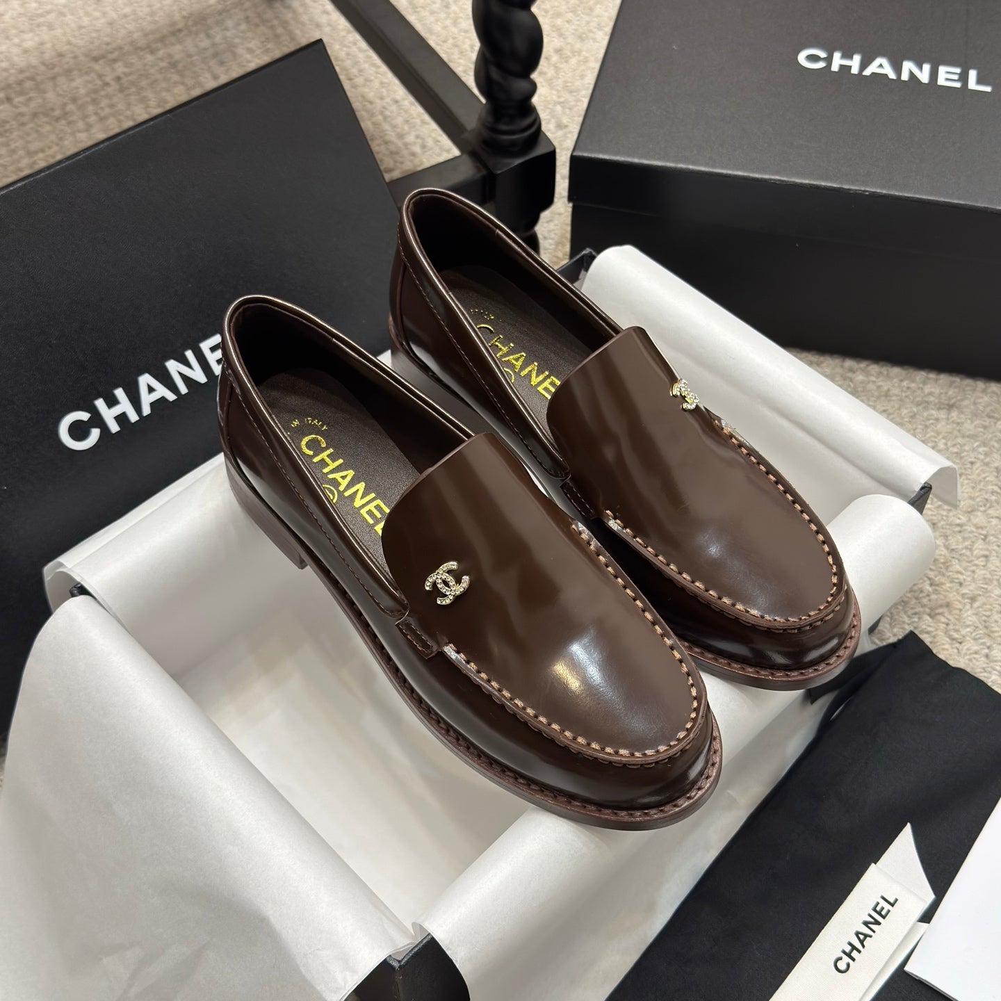 CC 25C Moccasins Chocolate Patent Leather - 35