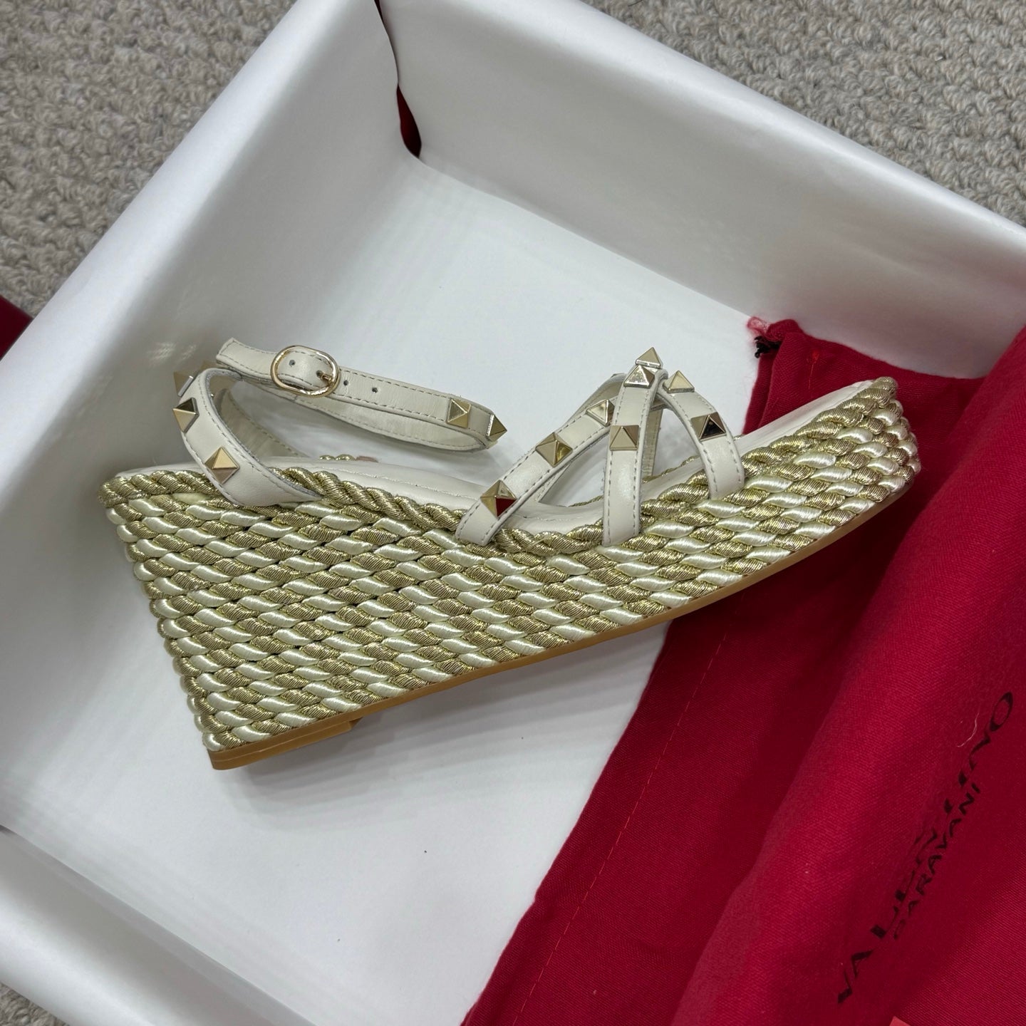 VLTN HIGH WEDGE STUDDED SANDALS 25S 100 MM IN CREAM WHITE CALFSKIN - 35