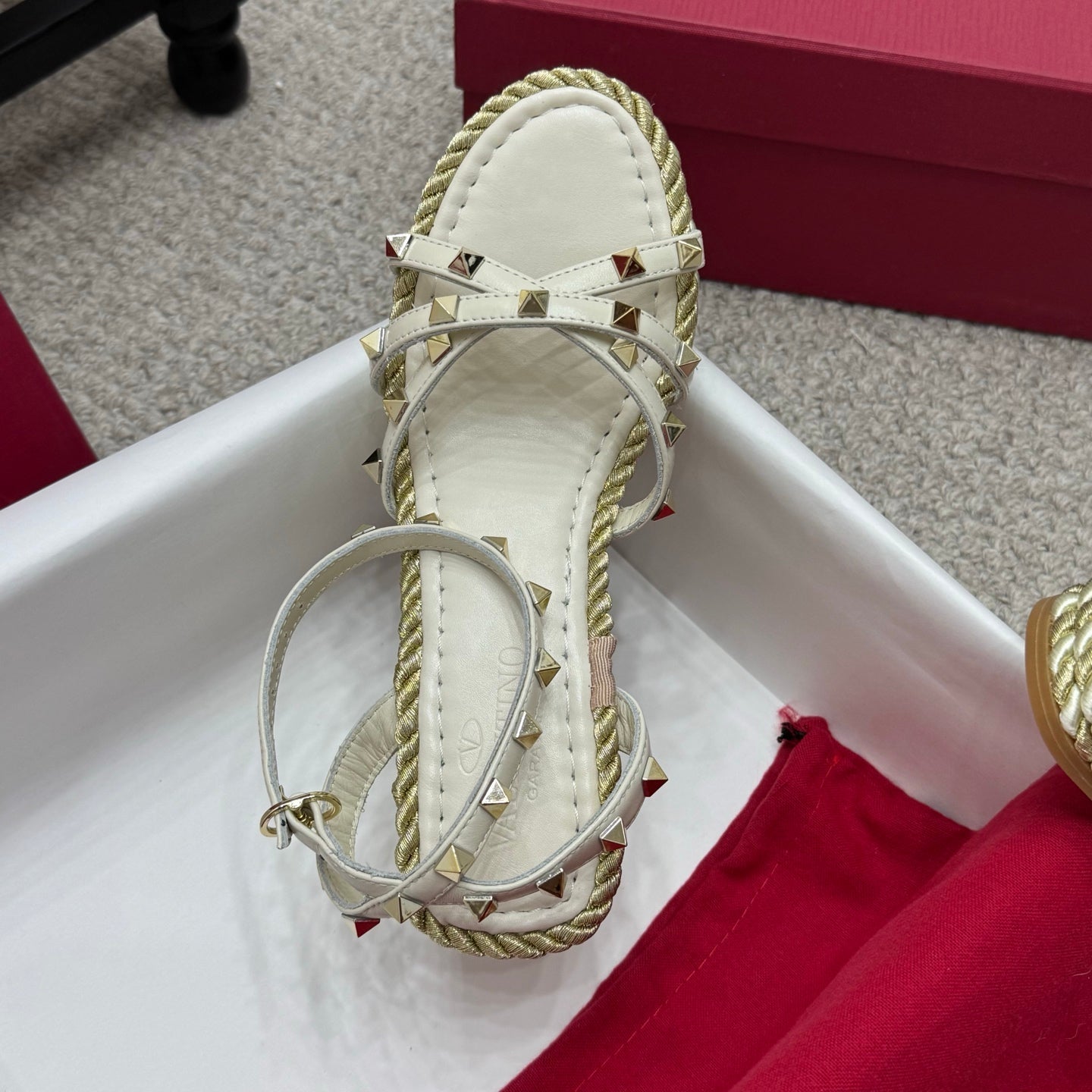 VLTN HIGH WEDGE STUDDED SANDALS 25S 100 MM IN CREAM WHITE CALFSKIN - 35