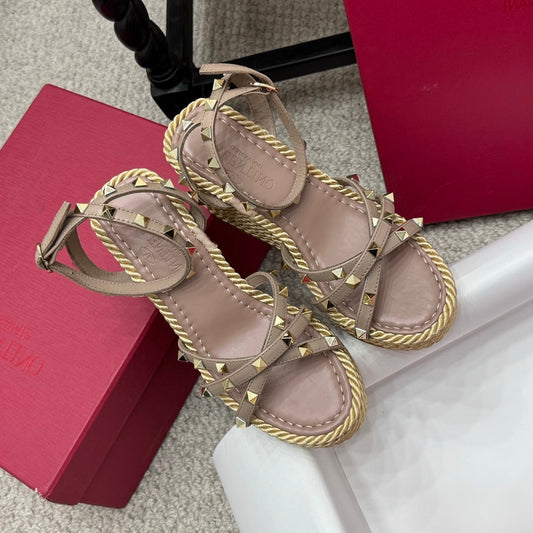VLTN HIGH WEDGE STUDDED SANDALS 25S 100 MM IN SOFT ROSEWOOD BROWN CALFSKIN - 35