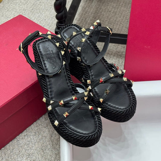 VLTN HIGH WEDGE STUDDED SANDALS 25S 100 MM IN BLACK CALFSKIN - 35