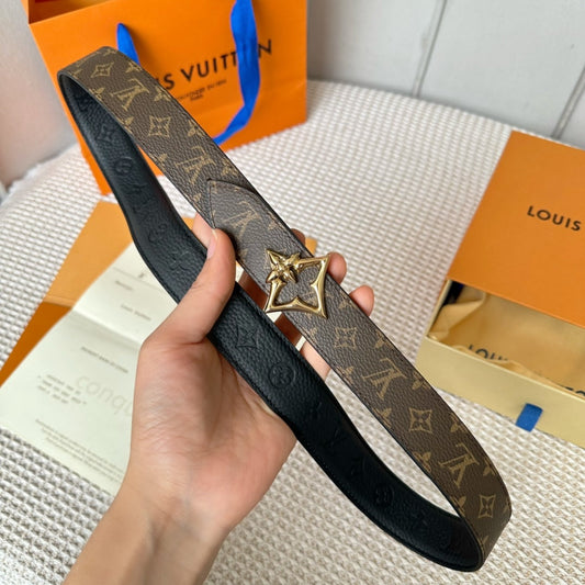 ДВОСТОРОННІЙ РЕМІНЬ LV FLOWERGRAM 30 ММ З ТИСНЕНОЇ ТЕЛЯЧОЇ ШКІРИ ЧОРНОГО КОЛЬОРУ ІЗ ЗОЛОТИСТОЮ ФУРНІТУРОЮ — 30