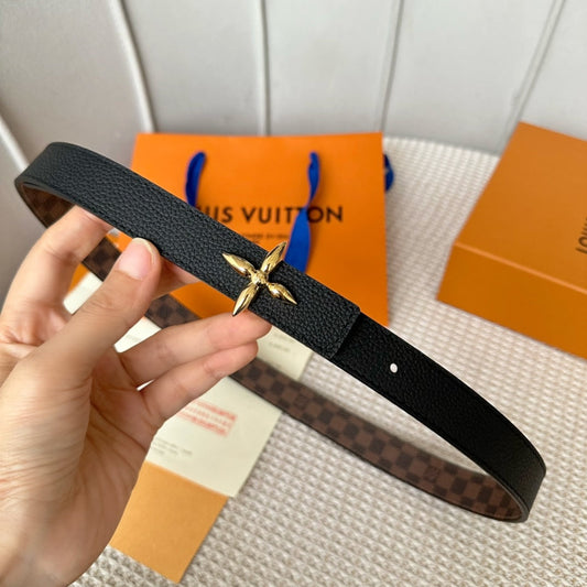 ДВОСТОРОННІЙ РЕМІНЬ LV FLOWERGRAM 25 ММ З КОРИЧНЕВОЇ ТЕЛЯЧОЇ ШКІРИ DAMIER ТА ФУРНІТУРОЮ ЗІ ЗОЛОТИМ ПОКРИТТЯМ – 30