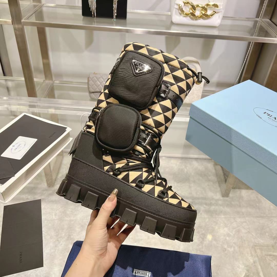 RE-NYLON SKI BOOTS BLACK AND BEIGE ATTACHED POUCH - 35