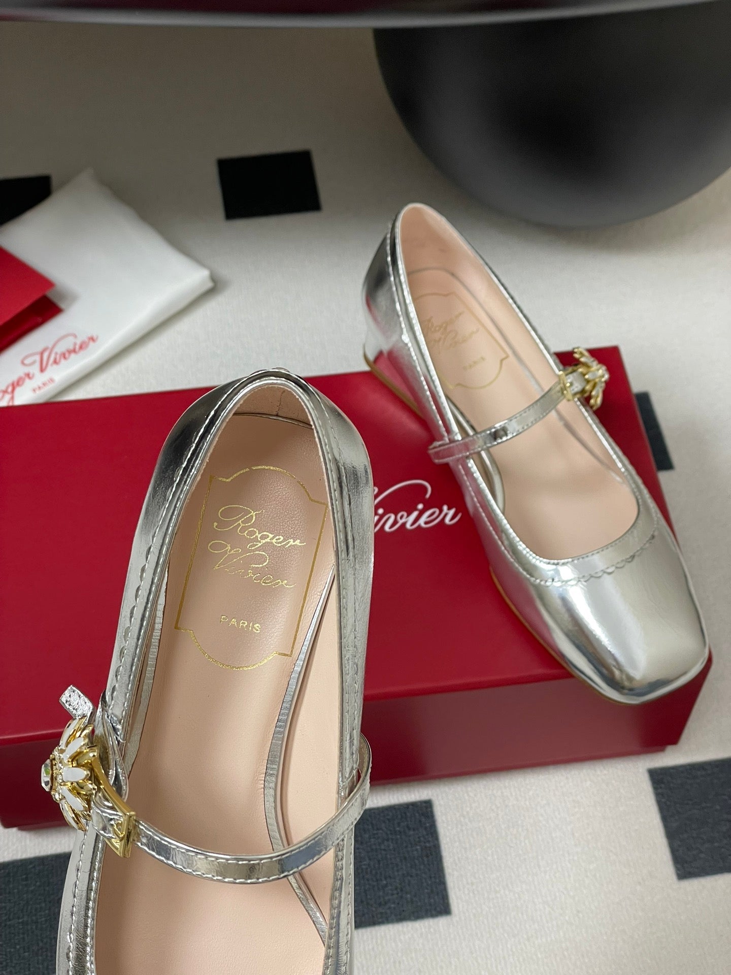 TRÈS VIVIER MARY JANE PUMPS IN SILVER PATENT CALFSKIN - 35