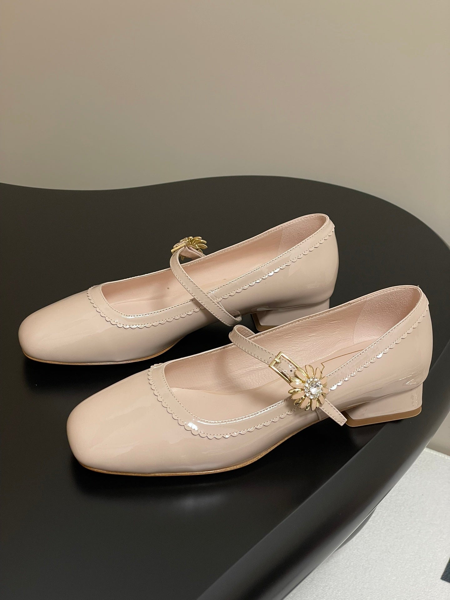 TRÈS VIVIER MARY JANE PUMPS IN BEIGE PATENT CALFSKIN - 35