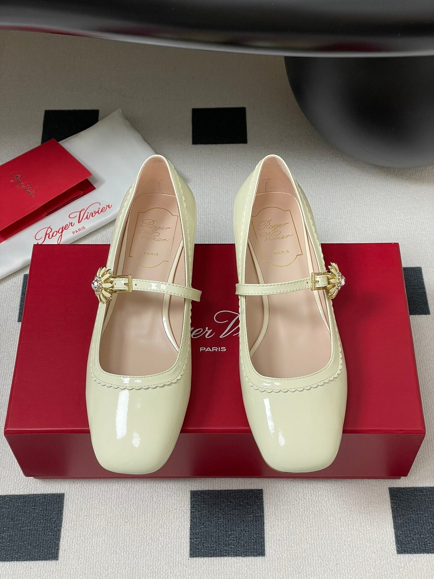TRÈS VIVIER MARY JANE PUMPS IN CREAM PATENT CALFSKIN - 35