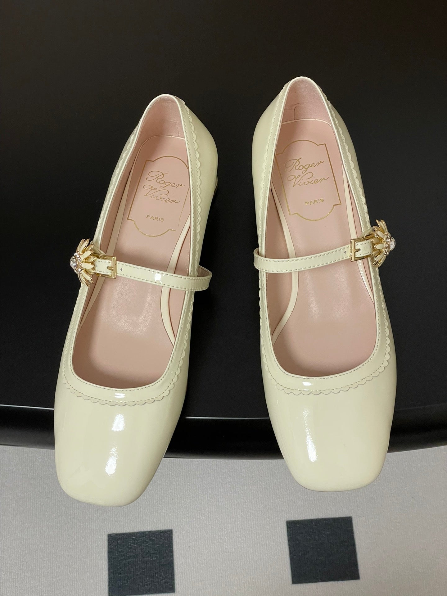 TRÈS VIVIER MARY JANE PUMPS IN CREAM PATENT CALFSKIN - 35