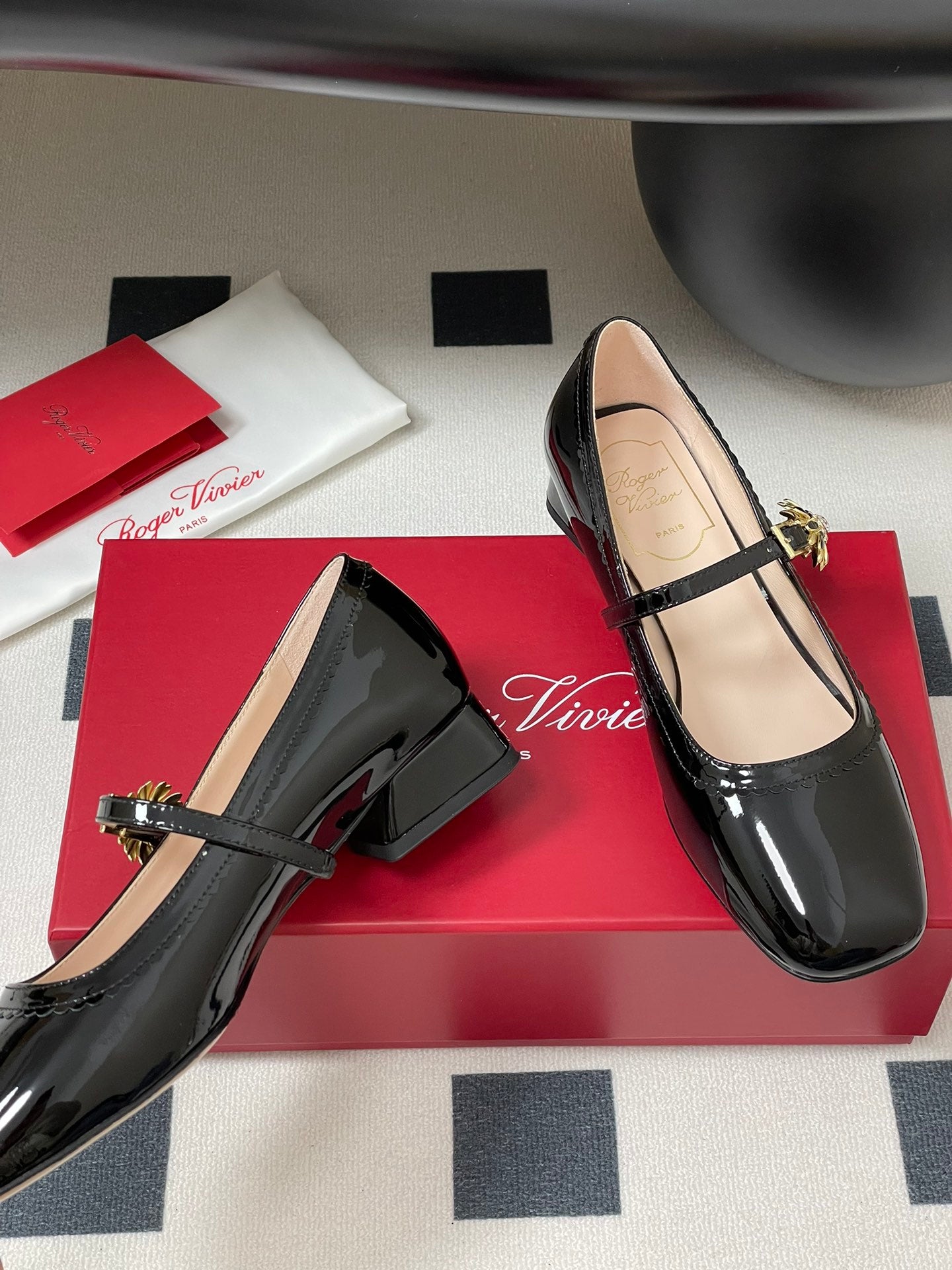 TRÈS VIVIER MARY JANE PUMPS IN BLACK PATENT CALFSKIN - 35
