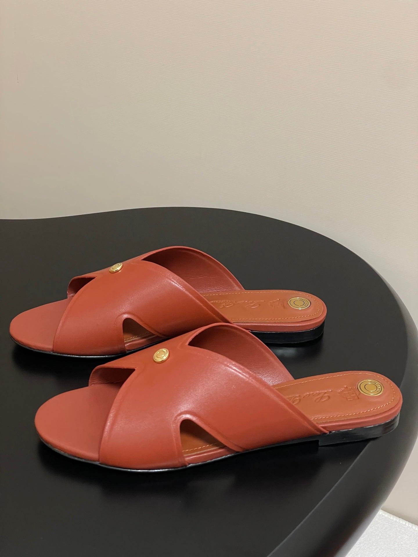 LP CLASSIC CROSS-STRAP SANDALS 25S IN RUST ORANGE LAMBSKIN - 35
