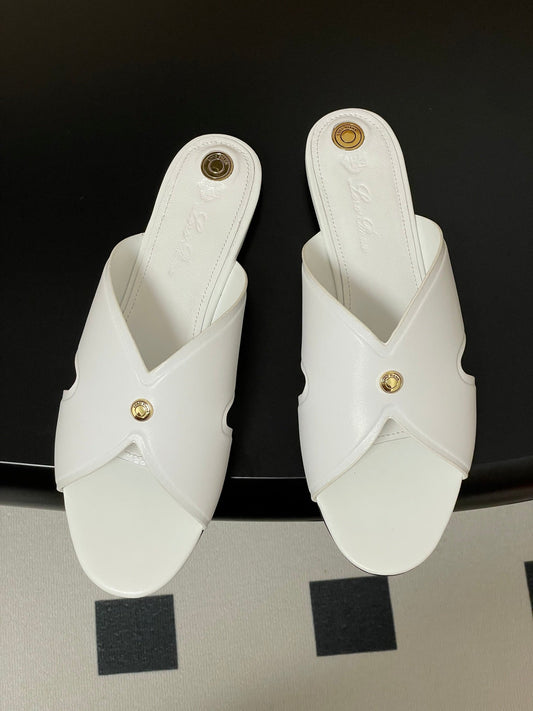 LP CLASSIC CROSS-STRAP SANDALS 25S IN WHITE LAMBSKIN - 35