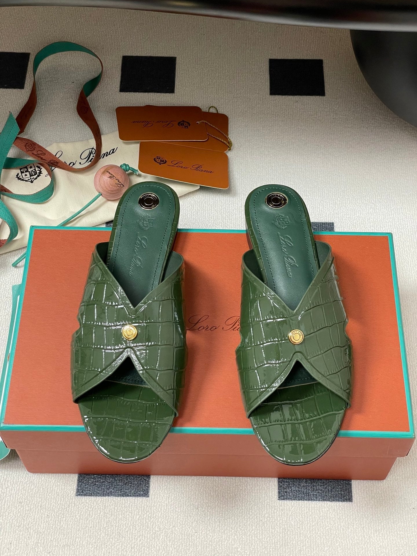 FLAT SLIPPERS IN MOSS GREEN CALFSKIN SNAKE EMBOSSING - 35